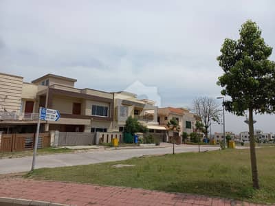 PRIME LOCATION NEAR PARK 10 MARLA PLOT FOR SALE