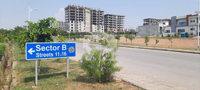 20 MARLA BEST LOCATION PLOT LEVEL LAND FOR SALE 20 MARLA BEST LOCATION PLOT LEVEL LAND FOR SALE
