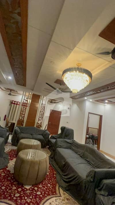 قاسم آباد حیدر آباد میں 7 کمروں کا 10 مرلہ مکان 3.3 کروڑ میں برائے فروخت۔