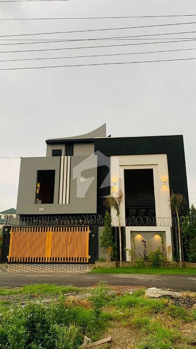 10 Marla Brand New Beautiful House For Sale