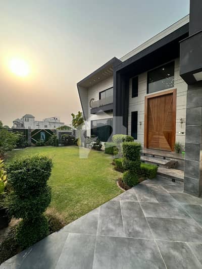 2 Kanal Luxury House for Sale | Artistic Design | Swimming Pool | Almost Brand new 2 Kanal Luxury House for Sale | Artistic Design | Swimming Pool | Almost Brand new