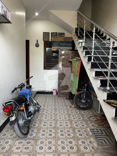 پرنس ٹاؤن حیدر آباد میں 5 کمروں کا 4 مرلہ مکان 2.2 کروڑ میں برائے فروخت۔