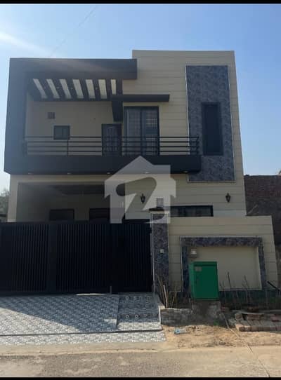 نیو لاهور سٹی لاہور میں 4 کمروں کا 5 مرلہ مکان 1.37 کروڑ میں برائے فروخت۔ نیو لاهور سٹی لاہور میں 4 کمروں کا 5 مرلہ مکان 1.37 کروڑ میں برائے فروخت۔