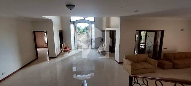 2000 yards Bungalow (Garden on 1000 yards) for Sale 2000 yards Bungalow (Garden on 1000 yards) for Sale