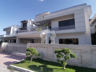 1 Kanal Beautiful Design Bungalow Up For Sale