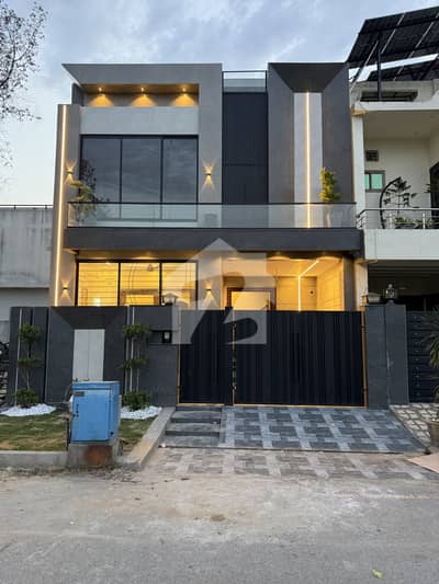 5 Marla Brand New Facing Park B Block House For Sale !