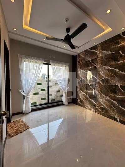 Brand New 3 Bed Room House Available For Sale in Askari 11