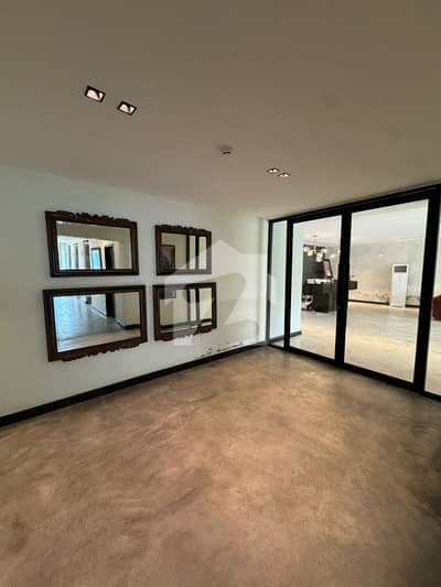 1280 Sq Feet Semi Luxury Office