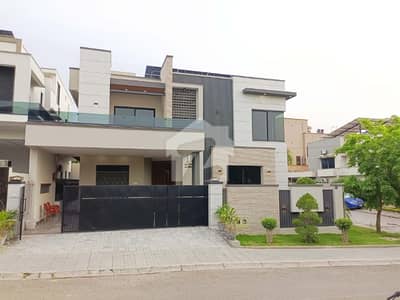 ڈی ایچ اے ڈیفینس فیز 2 ڈی ایچ اے ڈیفینس,اسلام آباد میں 6 کمروں کا 1 کنال مکان 13.5 کروڑ میں برائے فروخت۔
