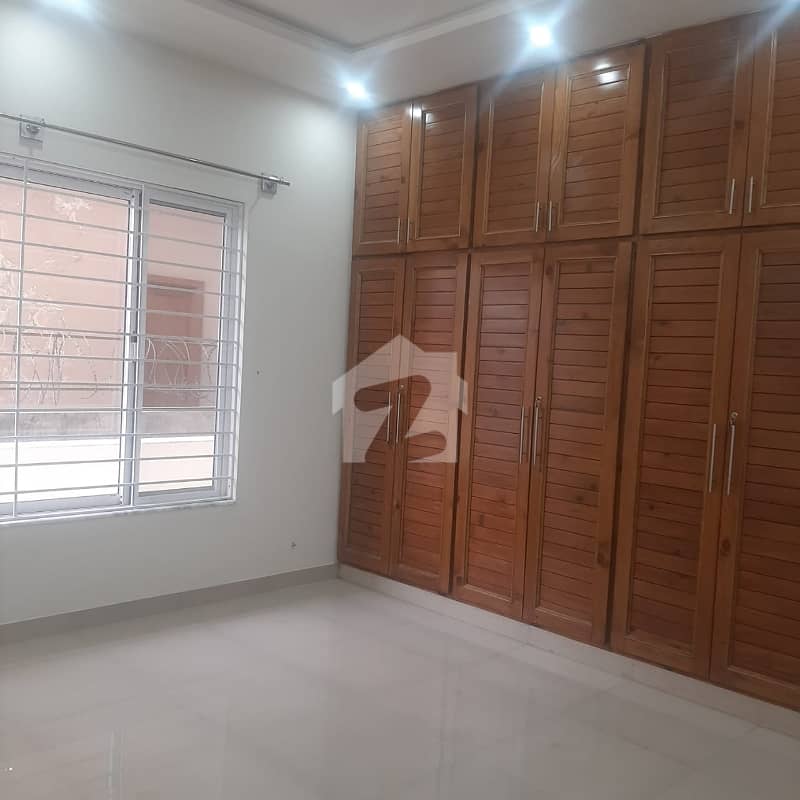 ای ۔ 11/4 ای ۔ 11,اسلام آباد میں 3 کمروں کا 1 کنال زیریں پورشن 1.8 لاکھ میں کرایہ پر دستیاب ہے۔ ای ۔ 11/4 ای ۔ 11,اسلام آباد میں 3 کمروں کا 1 کنال زیریں پورشن 1.8 لاکھ میں کرایہ پر دستیاب ہے۔