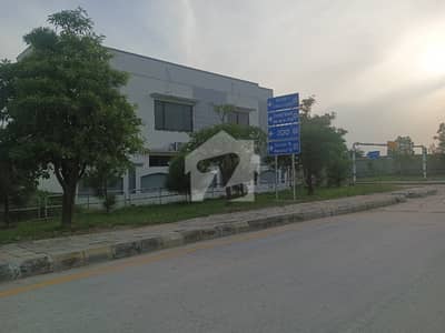 10 Marla plot available for sale