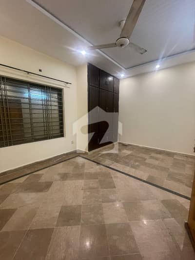جی ۔ 13 اسلام آباد میں 4 کمروں کا 8 مرلہ مکان 5.1 کروڑ میں برائے فروخت۔