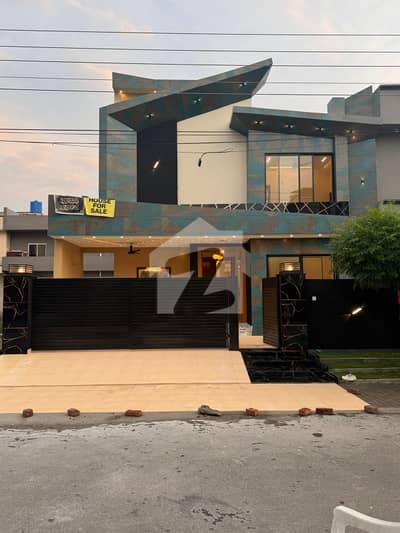 Central Park A Block Candian Modren Design House Available For Sale Solid Construction All Facilities Available Here