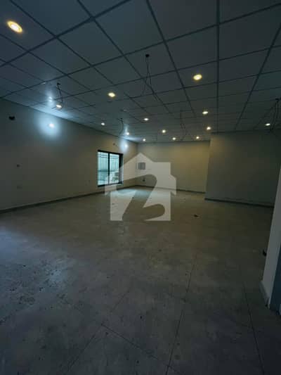20 Marla Commercial Hall Shop Available For Rent