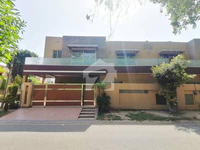 Facing Park 11 Marla House In Model Town - Block N Best Option