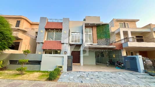 1 Kanal Brand New Ultra-Modern Designer House For Sale Prime Location