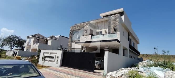 ڈی ایچ اے فیز 3 ۔ بلاک اے ڈی ایچ اے ڈیفینس فیز 3,ڈی ایچ اے ڈیفینس,اسلام آباد میں 5 کمروں کا 13 مرلہ مکان 5.8 کروڑ میں برائے فروخت۔