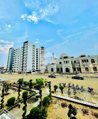 عسکری 10 - سیکٹر ایس عسکری 10,عسکری,لاہور میں 4 کمروں کا 12 مرلہ فلیٹ 5.0 کروڑ میں برائے فروخت۔