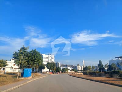 ٹاپ سٹی 1 - بلاک آئی ٹاپ سٹی 1,اسلام آباد میں 11 مرلہ کمرشل پلاٹ 6.5 کروڑ میں برائے فروخت۔