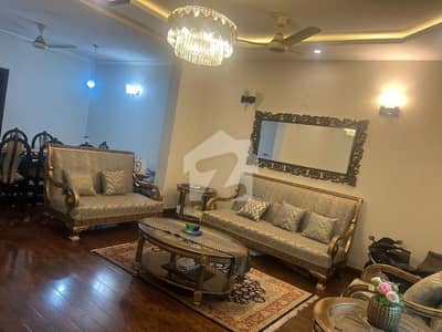 10 MARLA 4 BEDROOM HOUSE AVAILABLE FOR RENT