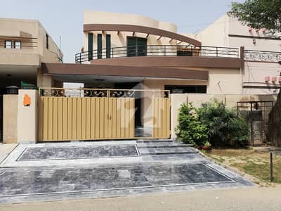 ڈی ایچ اے فیز 4 ڈیفنس (ڈی ایچ اے),لاہور میں 4 کمروں کا 10 مرلہ مکان 4.5 کروڑ میں برائے فروخت۔