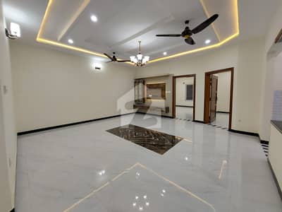 ٹاپ سٹی 1 - بلاک ڈی ٹاپ سٹی 1,اسلام آباد میں 5 کمروں کا 10 مرلہ مکان 4.3 کروڑ میں برائے فروخت۔