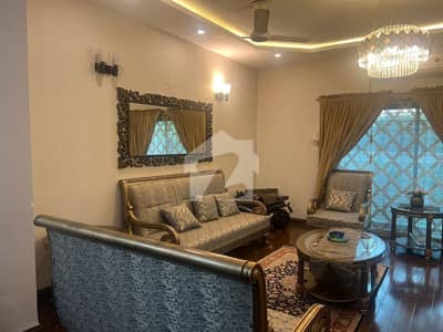 10 MARLA 4 BEDROOM RENOVATED HOUSE AVAILABLE FOR RENT