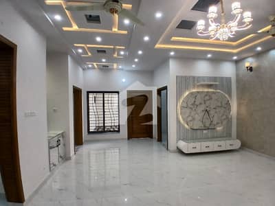 ایڈن ویلی فیصل آباد میں 5 کمروں کا 7 مرلہ مکان 4.1 کروڑ میں برائے فروخت۔