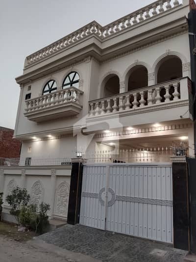 ملتان پبلک سکول روڈ ملتان میں 5 کمروں کا 5 مرلہ مکان 1.35 کروڑ میں برائے فروخت۔