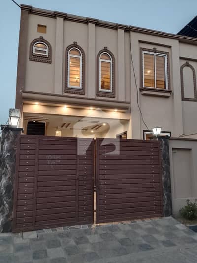 ملتان پبلک سکول روڈ ملتان میں 4 کمروں کا 5 مرلہ مکان 1.35 کروڑ میں برائے فروخت۔