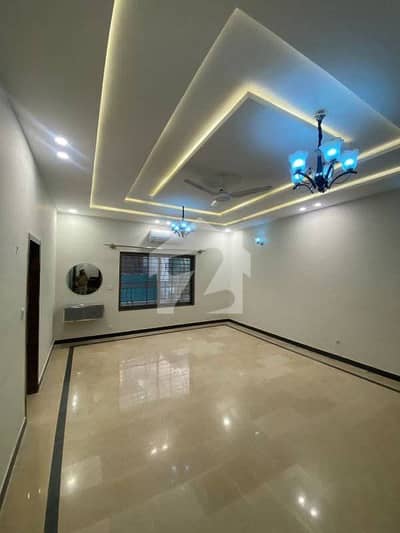 10 Marla 1 unit Full House 5 Bedrooms With/5 Bathrooms  /2 Carparking All Facilities In Life Available Electricity Water Gas Security
