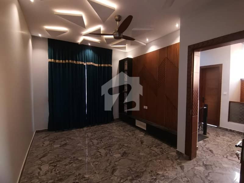 10 Marla House Available for Rent 10 Marla House Available for Rent