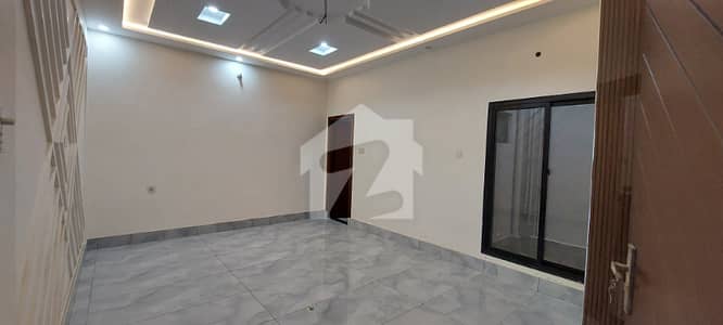 کینٹ ہاؤسنگ سکیم چناب رینجرز روڈ,سیالکوٹ میں 5 کمروں کا 8 مرلہ مکان 1.1 لاکھ میں کرایہ پر دستیاب ہے۔