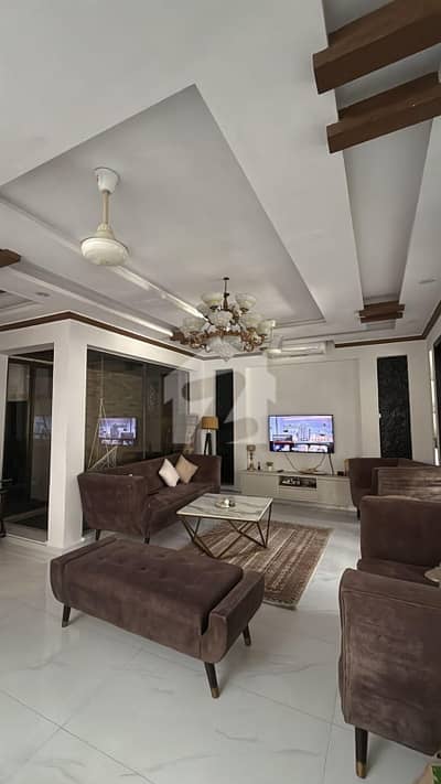 10 Marla Modern House With Full Basement Solid Construction For Sale
