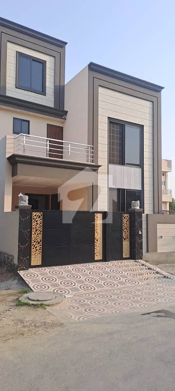 A Complete Beautiful House With Electricity, Water And Gas Facilities, With The Fulfillment Of Dreams Of A Brand New Solid Construction LDA Approved Area