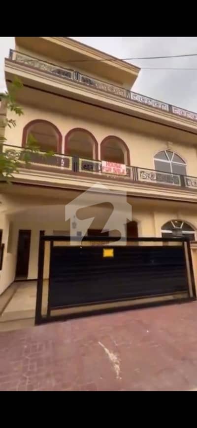 سوان گارڈن اسلام آباد میں 4 کمروں کا 8 مرلہ مکان 3.0 کروڑ میں برائے فروخت۔
