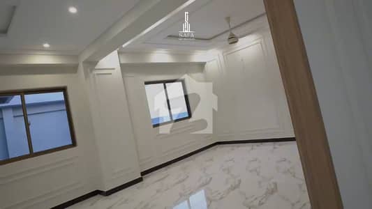 Luxury 3-Bed Flat with 1400 Sq Ft Open Area Prime Location