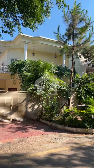 House In F-7 Islamabad Prime Location | Best Investment