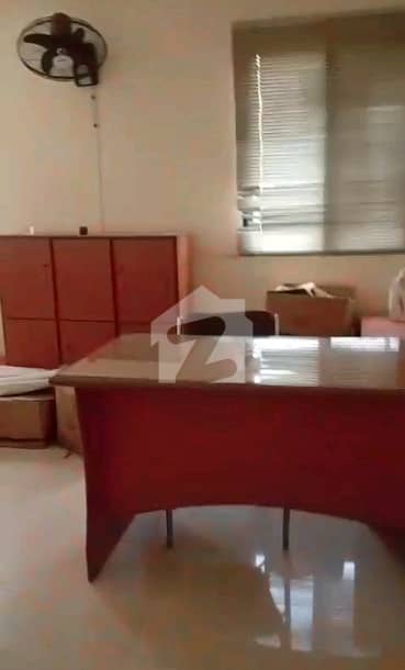 شاہراہِ فیصل کراچی میں 4 مرلہ Studio دفتر 1.2 لاکھ میں کرایہ پر دستیاب ہے۔