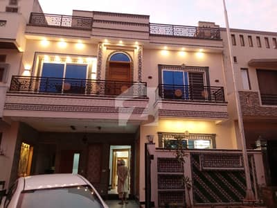 جی ۔ 13 اسلام آباد میں 6 کمروں کا 8 مرلہ مکان 6.7 کروڑ میں برائے فروخت۔