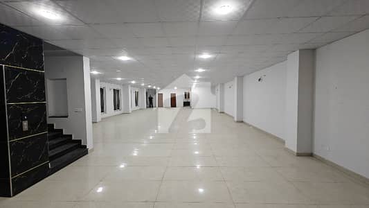 جوہر ٹاؤن لاہور میں 3 کنال عمارت 17.0 لاکھ میں کرایہ پر دستیاب ہے۔