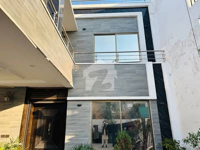 سبزہ زار سکیم لاہور میں 7 کمروں کا 1 کنال مکان 7.95 کروڑ میں برائے فروخت۔ سبزہ زار سکیم لاہور میں 7 کمروں کا 1 کنال مکان 7.95 کروڑ میں برائے فروخت۔