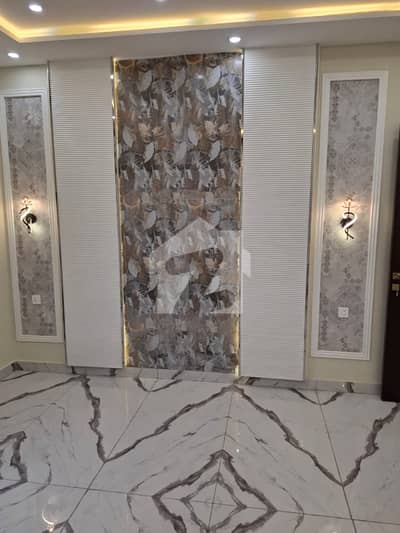 ڈی سی کالونی - کابل بلاک ڈی سی کالونی,گوجرانوالہ میں 7 کمروں کا 1 کنال مکان 10.5 کروڑ میں برائے فروخت۔