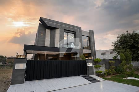 100% ORIGNAL PICS KANAL EYE CATCHING SUPERB LUXURY BUNGALOW FOR SALE ON GOOD LOCATION