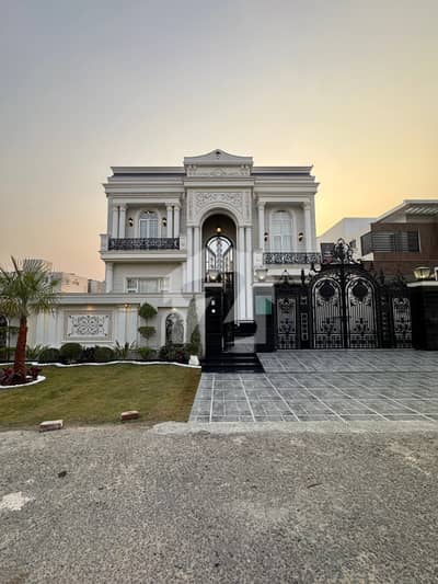 ڈی ایچ اے فیز 6 - بلاک سی فیز 6,ڈیفنس (ڈی ایچ اے),لاہور میں 7 کمروں کا 1 کنال مکان 8.9 کروڑ میں برائے فروخت۔