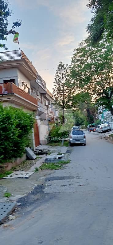 جی ۔ 11/1 جی ۔ 11,اسلام آباد میں 5 کمروں کا 7 مرلہ مکان 6.1 کروڑ میں برائے فروخت۔