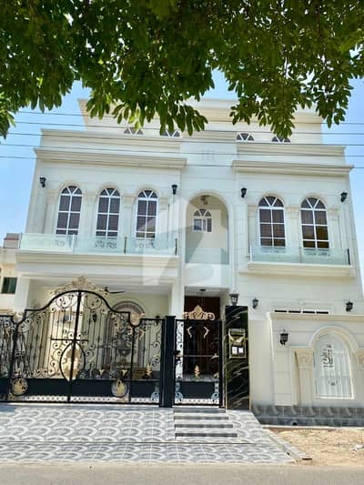 Facing Park 10 Marla House Available For Sale In Canal View - Sector 3, Gujranwala