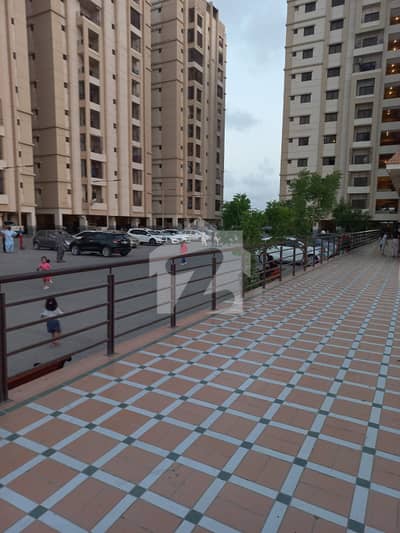 صائمہ جناح ایونیو یونیورسٹی روڈ,کراچی میں 3 کمروں کا 10 مرلہ فلیٹ 3.2 کروڑ میں برائے فروخت۔