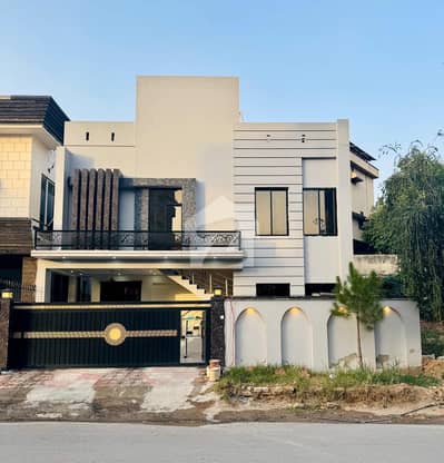 Prime Location House Of 10 Marla In DHA Phase 2 - Sector J For Sale