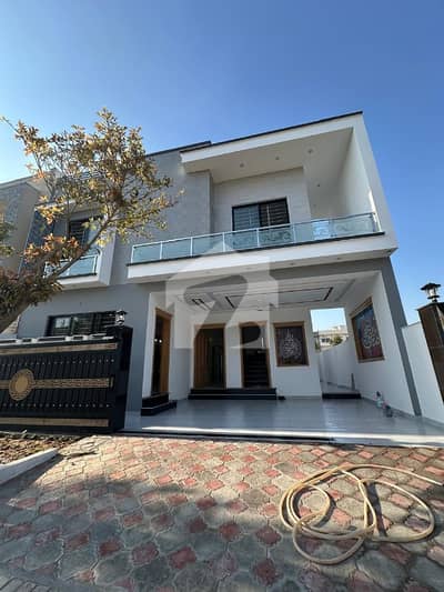 ٹاپ سٹی 1 اسلام آباد میں 6 کمروں کا 11 مرلہ مکان 4.5 کروڑ میں برائے فروخت۔